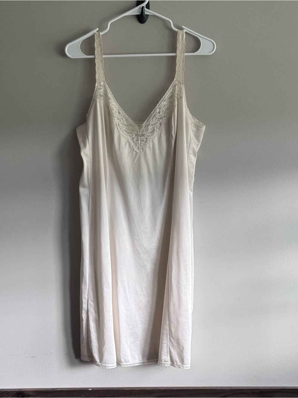 Vintage Vanity Fair Full Slip Dress 40 20”/46 Off White Lace Straps Trim